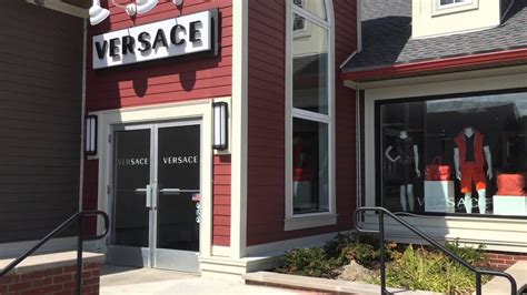 versace outlet woodbury